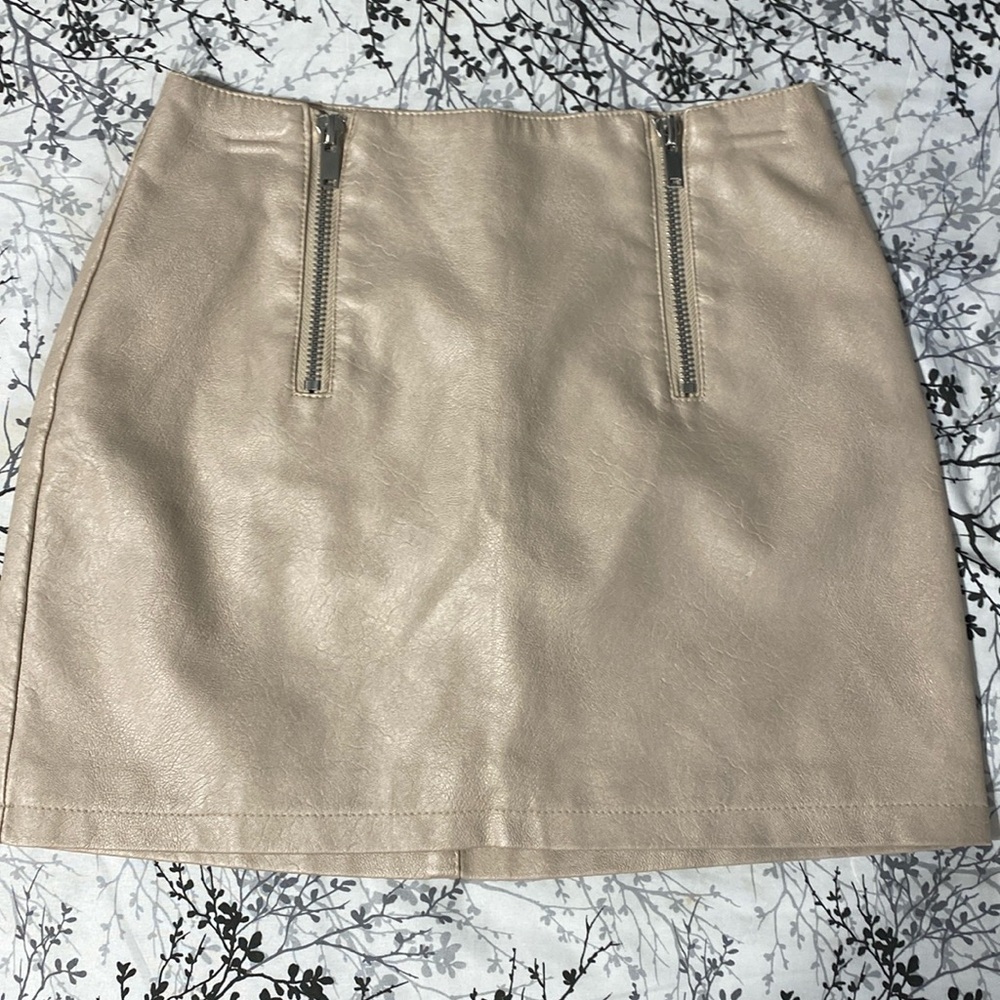 Forever 21 vegan leather skirt. Size M